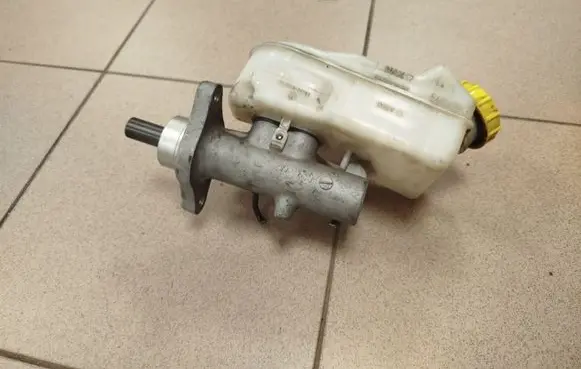 Master brake cylinder