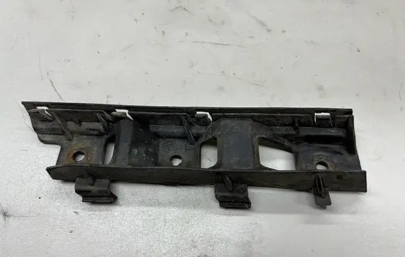 Volkswagen PASSAT B6 Front bumper mounting bracket 3C0807184