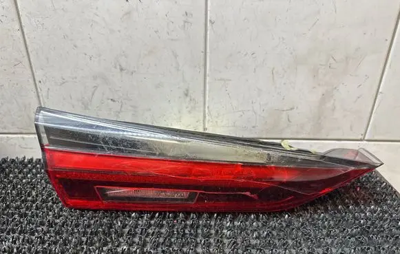Tailgate rear/tail lights