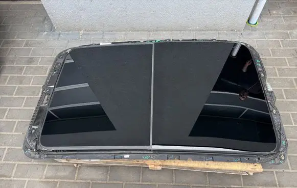 Volkswagen PASSAT B8 Sunroof glass 