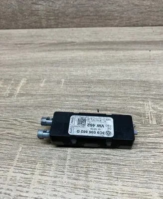 Volkswagen PASSAT B6 Aerial antenna amplifier 3C9035552D