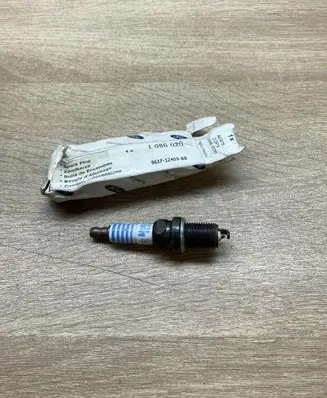 Ford Transit Spark plug 1086020 96XF12405BB