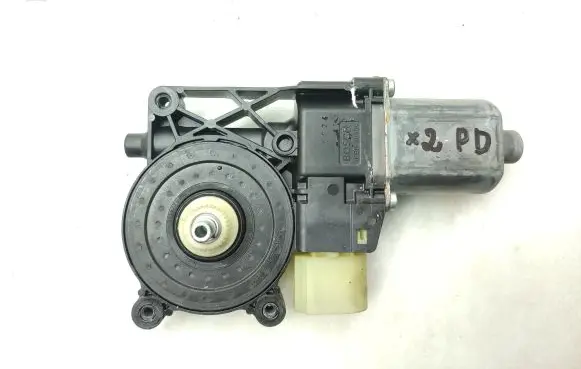 BMW X2 F39 Front door window regulator motor 7413050 0130822789