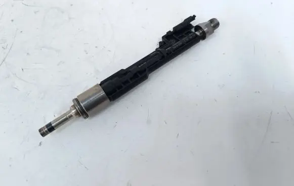 BMW X1 E84 Fuel injector 7639994 0261500172