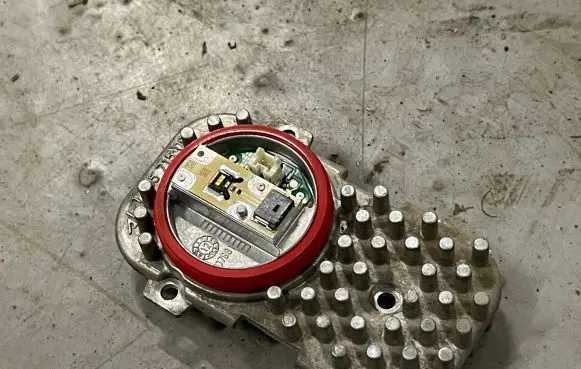 BMW X5 E70 LED ballast control module 1305715084