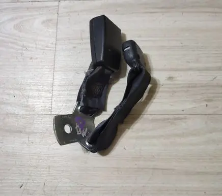Mitsubishi ASX Middle seatbelt buckle (rear) 