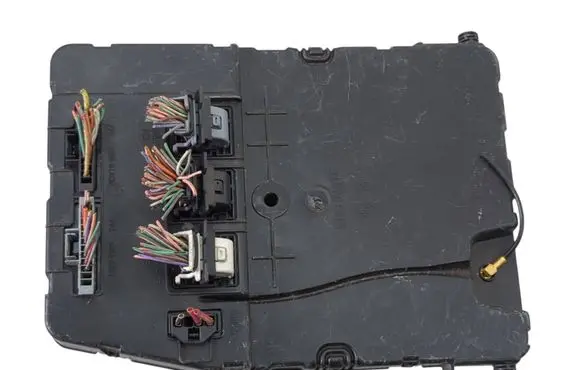 Renault Scenic II - Grand scenic II Fuse module 8200351187 04253 S118400330C