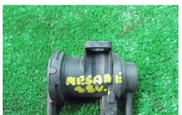 Renault Megane I Vacuum valve 