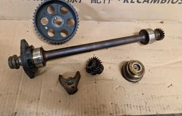 Volkswagen PASSAT B3 Oil pump balance shaft 053115019A 053115027A 027109111G