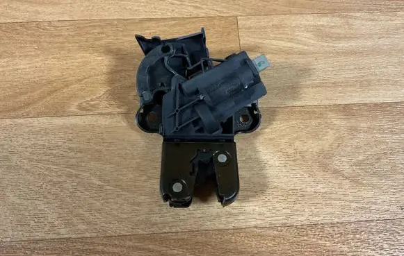 Audi A4 S4 B7 8E 8H Tailgate/trunk/boot lock/catch/latch 4F5827505C
