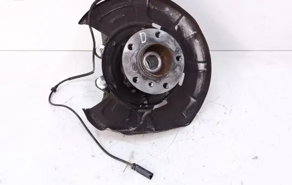 BMW X5M E70 Rear wheel hub 6770984 677098406