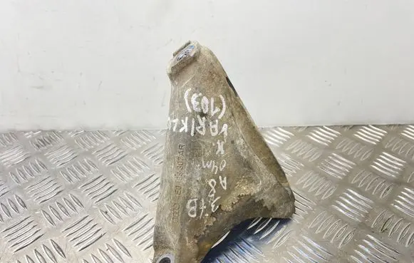 Audi A8 S8 D3 4E Engine mounting bracket 4E0199307AR