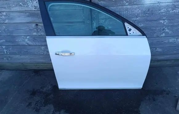 Chevrolet Malibu Front door