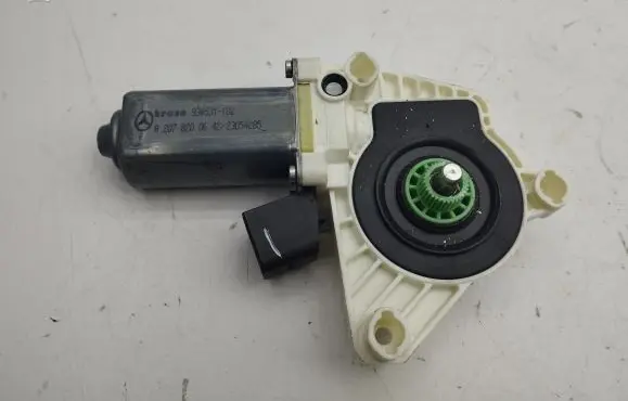 Mercedes-Benz CLS C218 X218 Front door window regulator motor A2078200642
