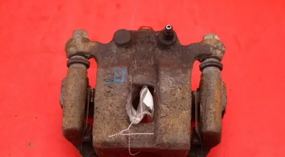 Nissan X-Trail T30 Rear brake caliper
