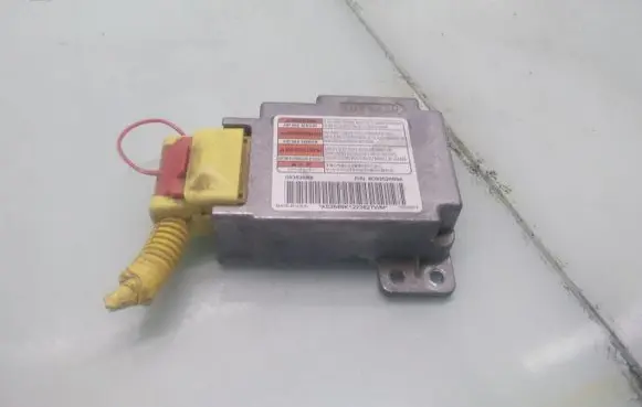 Opel Frontera B Airbag control unit/module 8093526894