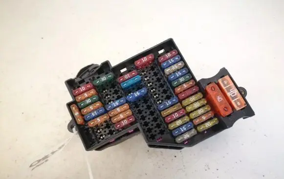 Volkswagen Touareg I Fuse box set