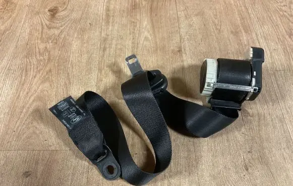 Ford Focus Front seatbelt 4M51A61295AL 029817