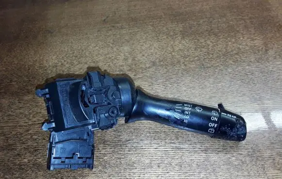 Toyota Yaris Wiper control stalk 17F003LH