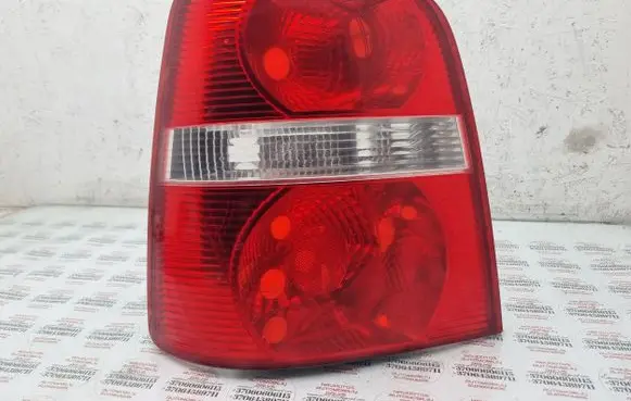 Volkswagen Touran I Rear/tail lights 1T0945095F