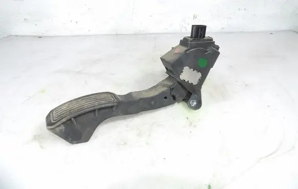 Toyota Avensis T220 Accelerator throttle pedal 7811005040