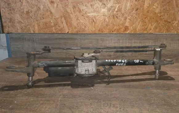 KIA Sportage Front wiper linkage and motor