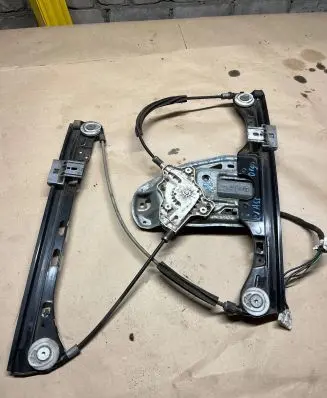Mercedes-Benz C W203 Front door window regulator with motor A2118201842 990596101 A2037202346