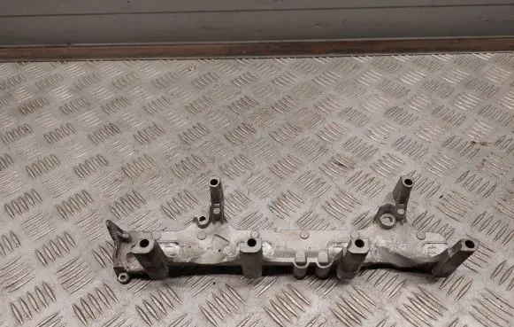 Audi A7 S7 4G Fuel Injector clamp holder 079133340