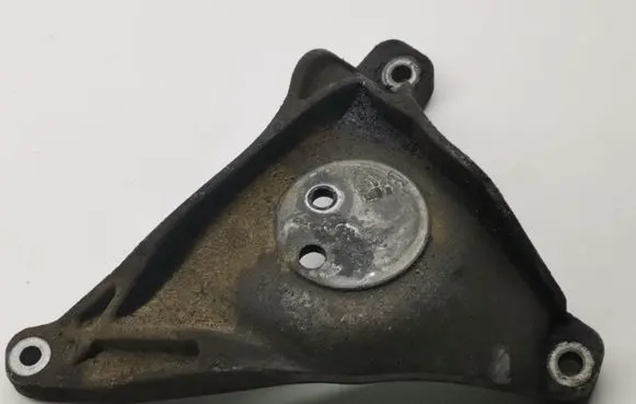 BMW 5 E39 Engine mounting bracket 1096080