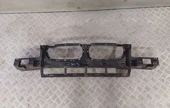 Front bumper mounting bracket
