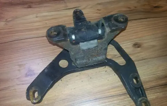 Ford Mondeo MK II Engine mount bracket 93bb6p072ah