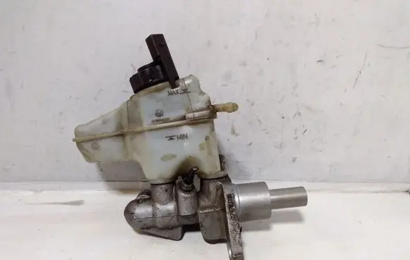 Skoda Octavia Mk2 (1Z) Master brake cylinder 1K2611301C