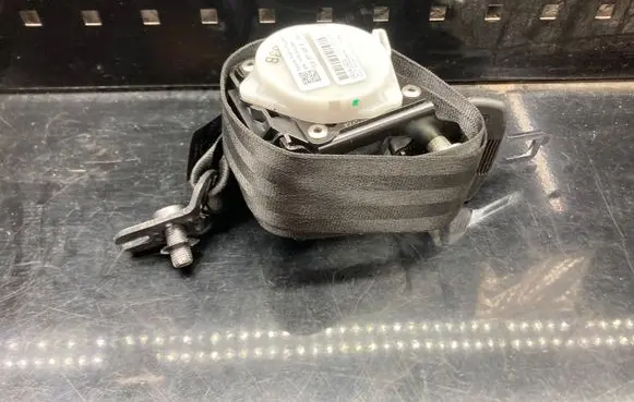 Audi Q3 8U Rear seatbelt 8U0857805B