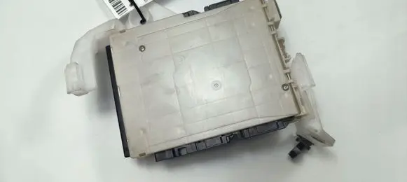 Lexus ES VII XZ10 Relay mounting block 8273033Q30