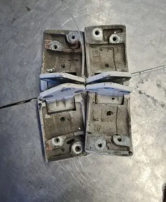 Rear door hinge set