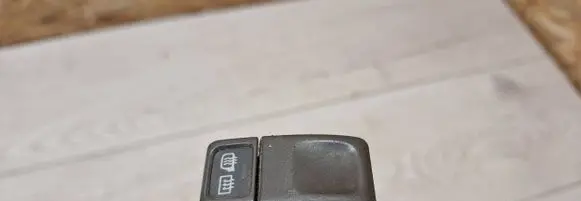 Volvo V70 Windscreen/window heater switch 9162952