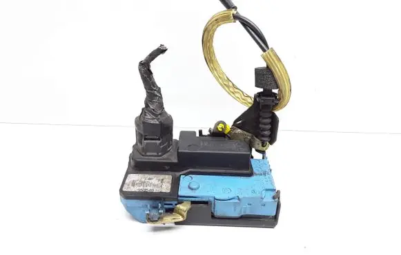 Volvo XC70 Front door lock 8650546