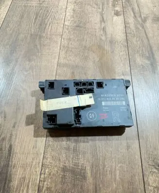 Mercedes-Benz E W211 Door control unit/module 2118200626