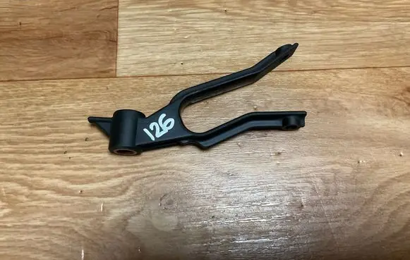 Opel Zafira B Radiator mount bracket 13162131