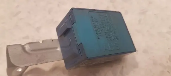 Toyota Prius (XW20) Window wiper relay 8594047010 0521003082