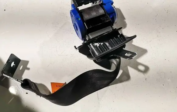 Chevrolet Captiva Middle seatbelt (rear) 