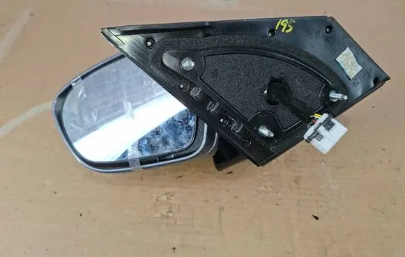 Hyundai i40 Front door electric wing mirror E4023588 A04561 4023589