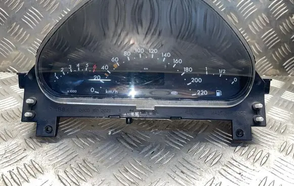 Mercedes-Benz A W168 Speedometer (instrument cluster) A1685404011 9902250088 9051639902