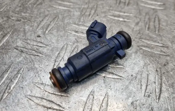 Hyundai i30 Fuel injector 353102B00