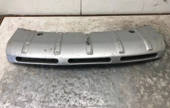 Front bumper lip