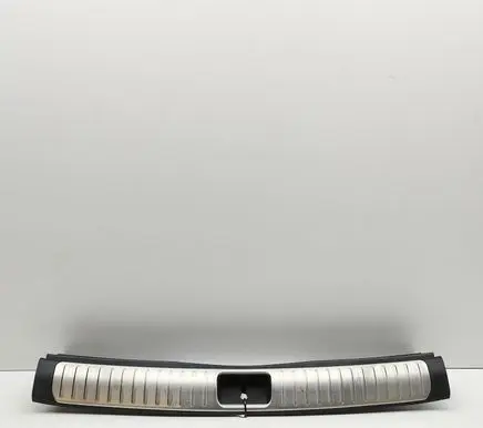Trunk/boot sill cover protection