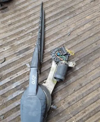 Mercedes-Benz E W210 Front wiper linkage 