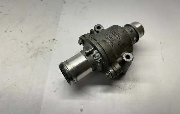 Ford Mustang VI Thermostat housing BR3E8A587MC