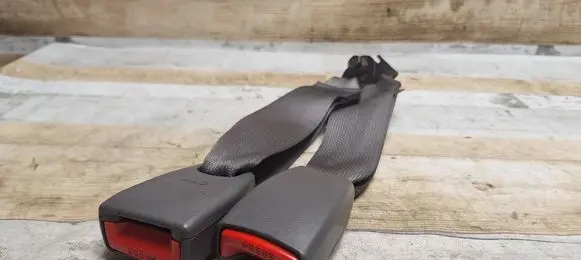 Rear seatbelt buckle