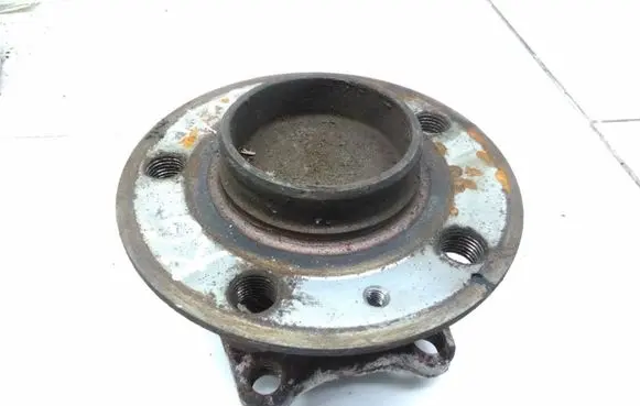 Volvo V70 Rear wheel hub